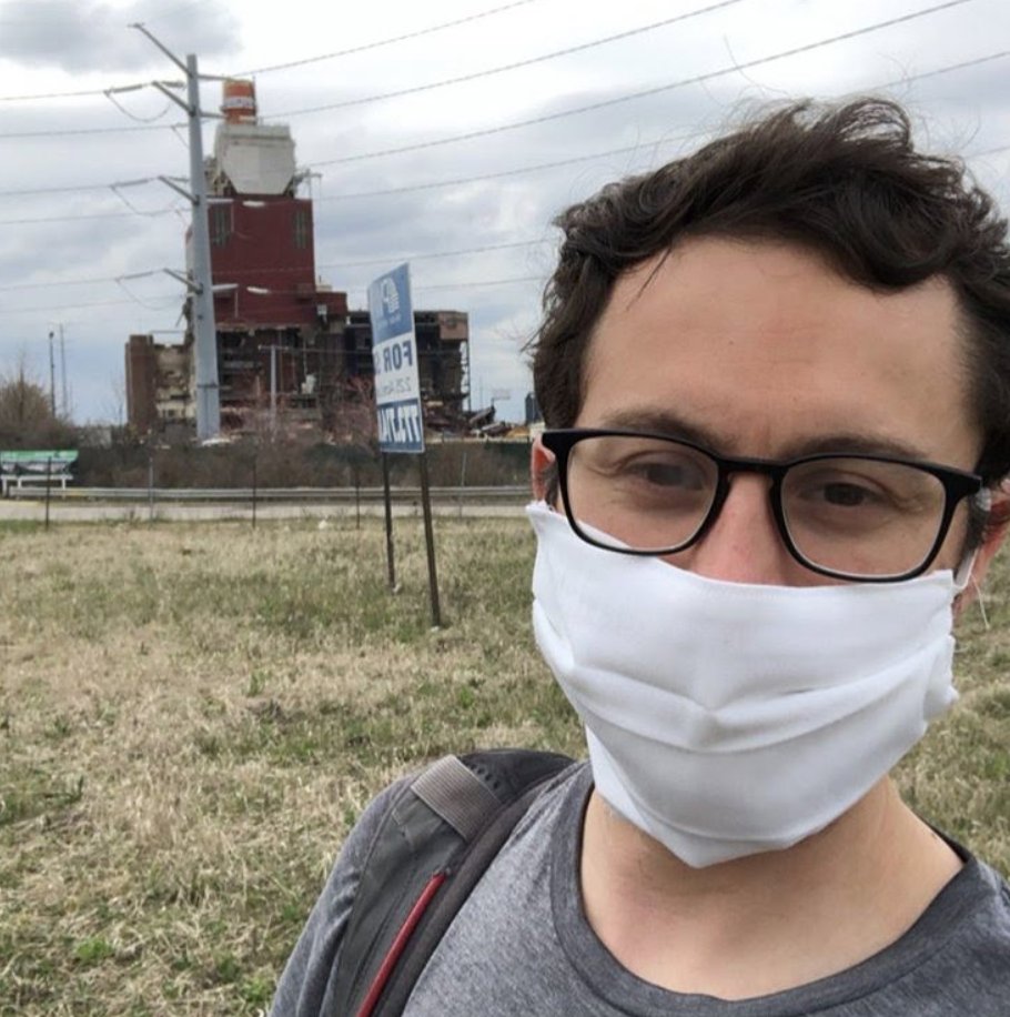 The smokestack implosion that sent thick dust clouds onto Chicago homes Saturday — during a respiratory pandemic — left a lot of people scrambling, inc. the mayor & other reporters.But I’ve followed what’s going on at the old Little Village coal plant for 2 years. THREAD
