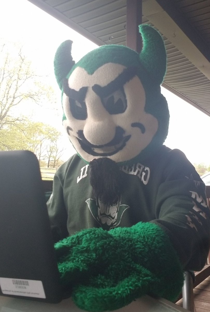 Beautiful day for school work outside💚🌤