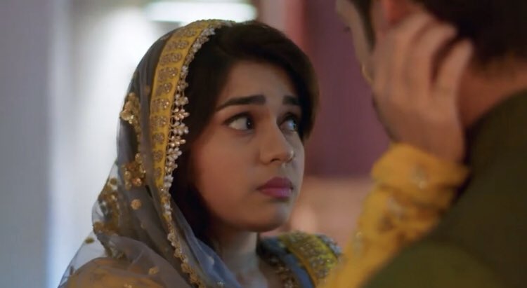 "I'm sorry humein maaf kar do, hamari zid ki wajah se tum kaam nai kar paye aur Abu khafa hogaye" P.S. Zaru was pulling on mullah's ears instead of hers 