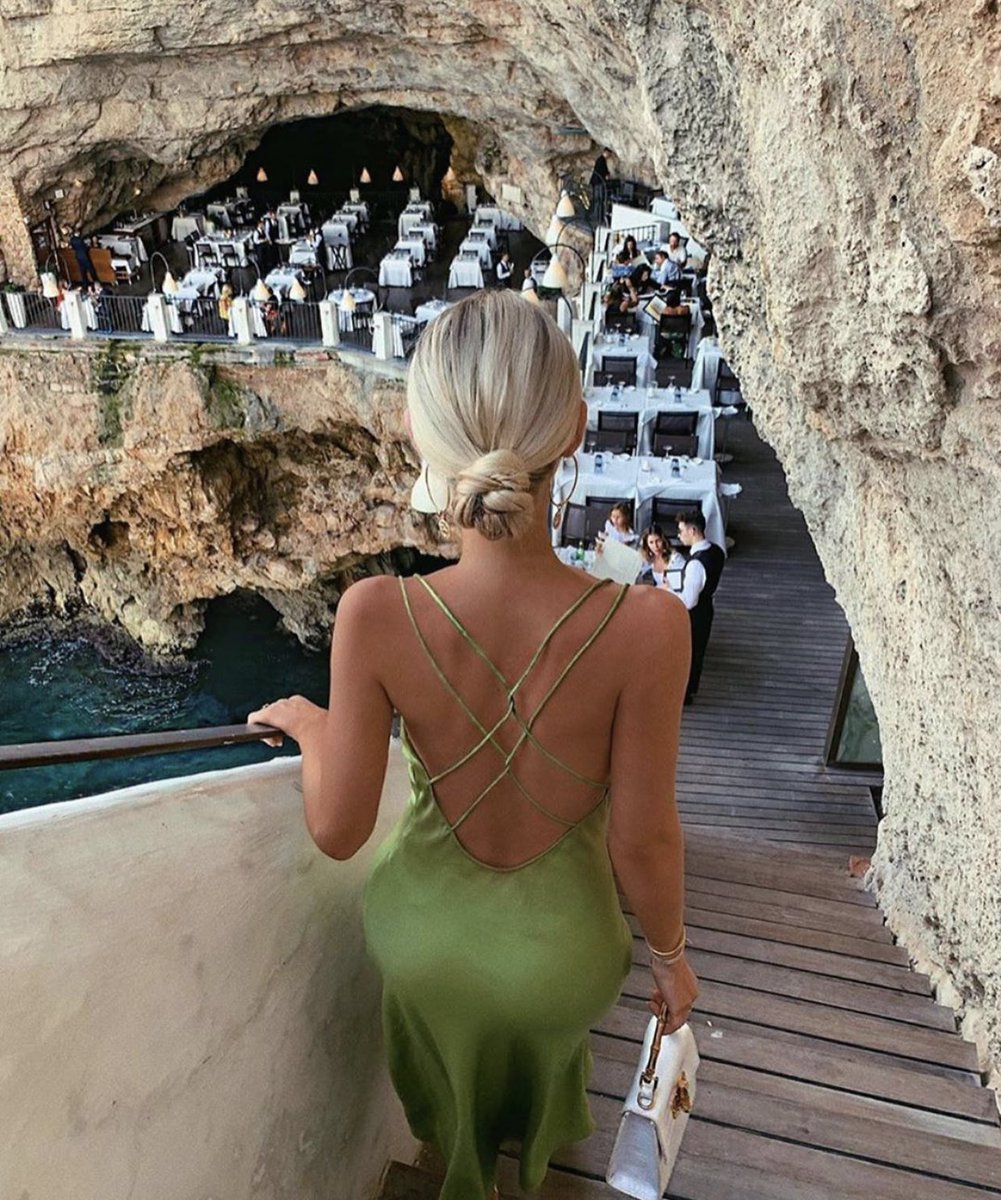 caine00_'s tweet photo. Ristorante hotel grotta palazzese, Italia 🇮🇹 . https://t.co/zZ5DXQNeop