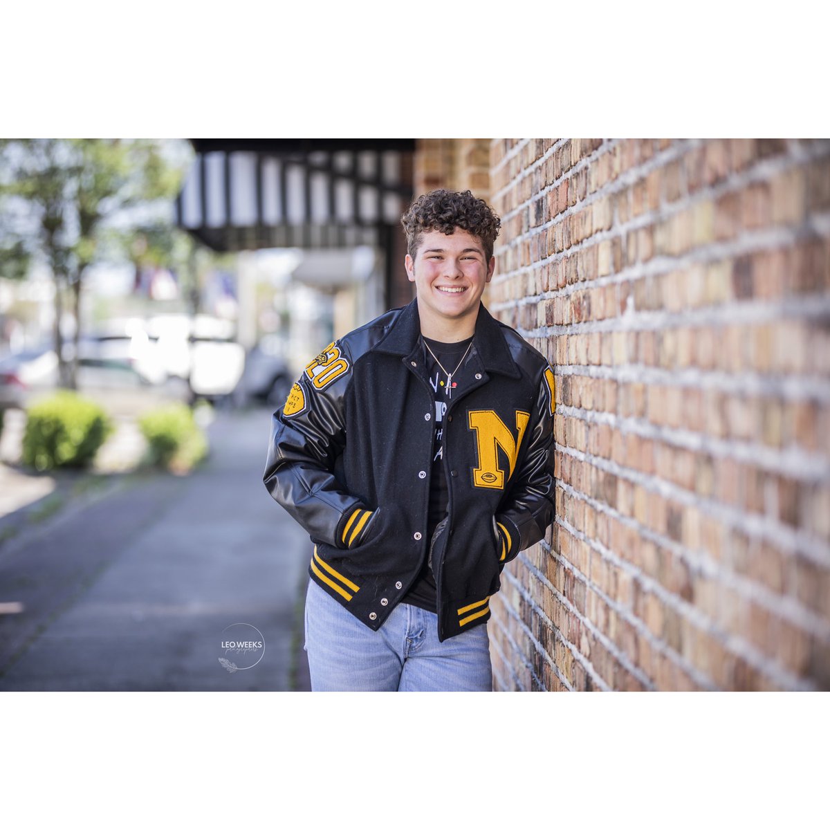 leoweeks_photo's tweet photo. Mika Weaver. Class of 2020. Nederland High School. 💛🖤 🎓#nederlandhs #nederlandbulldogs #nederlandfootball #texaslutheranfootball #leoweeks #leoweeksphotographers #seniorrep https://t.co/nmgLfH0wpd