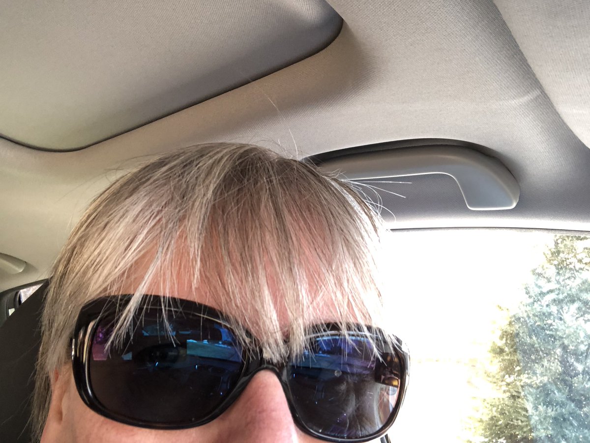Jane_Gillon's tweet photo. I believe bobby pin sales will be on the rise😫 #covid19 #haircut #bobbypin #eyes #selfstyling #bangs https://t.co/vzSUz7wHHL