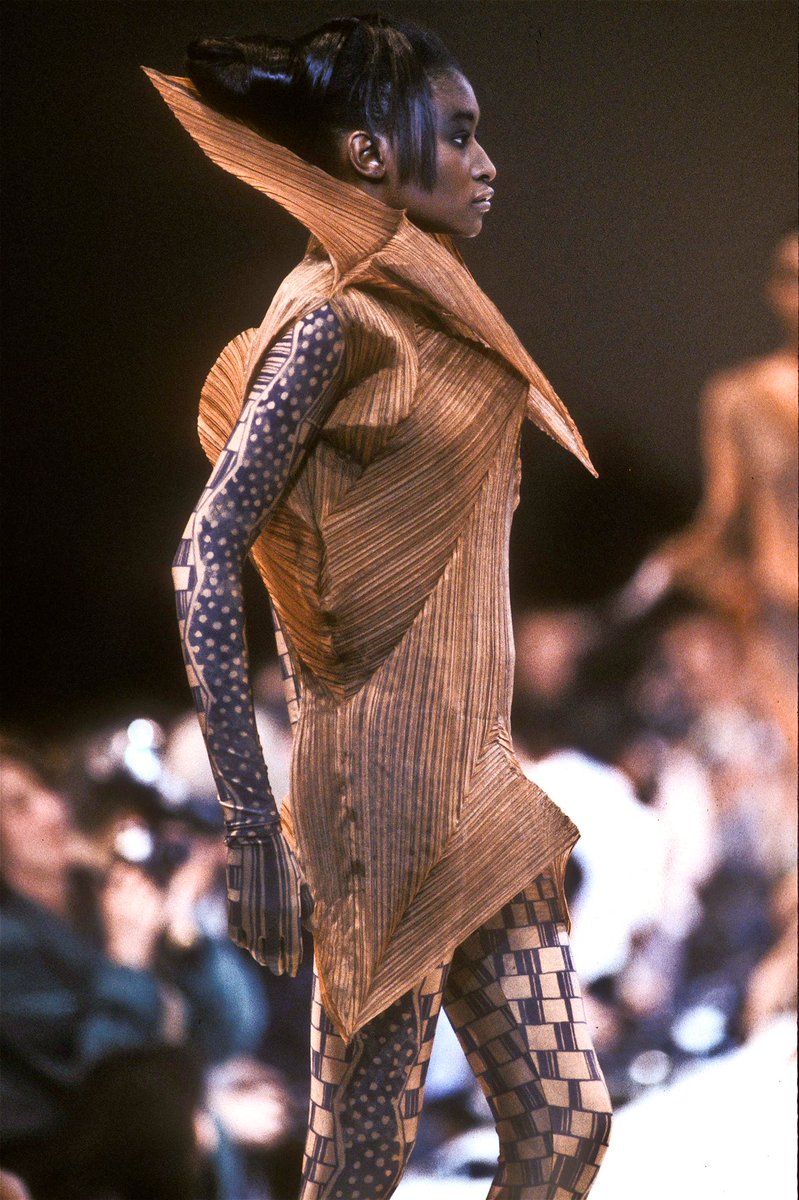 希少　issey miyake EVguo5iUEAcTBHR.jpg