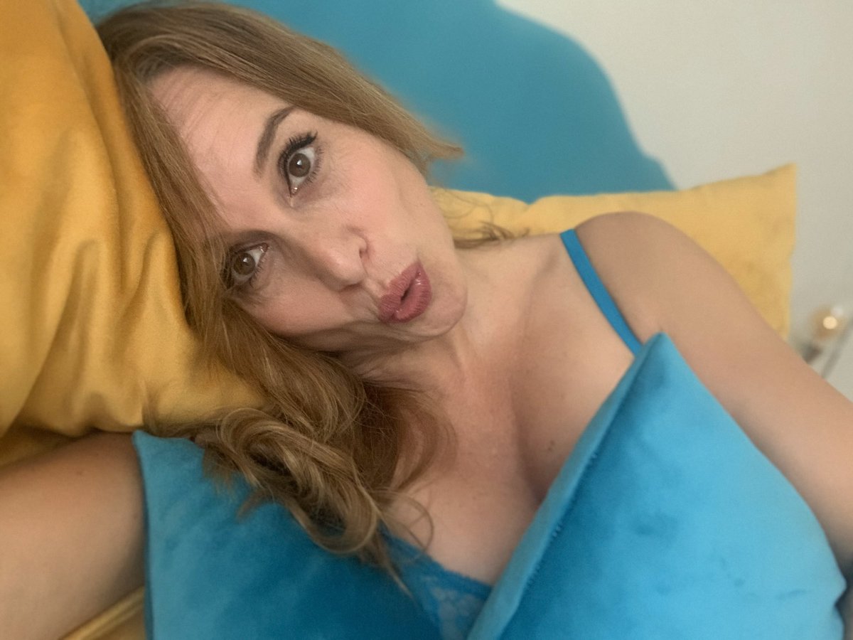 reguerasmar's tweet photo. #muacccc #kisssss #diainternacionaldelbeso #marregueras https://t.co/o2VoGY5LcX