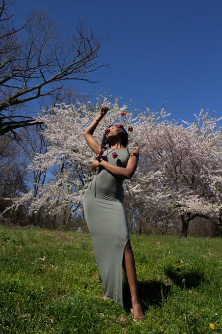 A Goddess in my vanilla life too 😏😍 Digital Self-Portrait. No post editing 📸 #GoddessRowanRain #GoddessDomme<a href="/tag/roses"class="tags"><span>#roses</span></a><a href="/tag/goddessrowanrain"class="tags"><span>#goddessrowanrain</span></a><a href="/tag/goddessdomme"class="tags"><span>#goddessdomme</span></a>