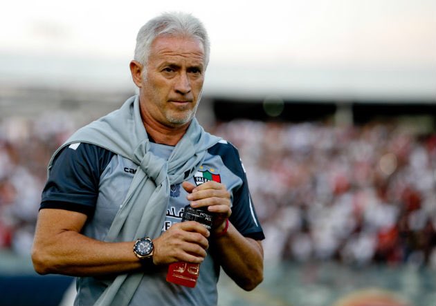 Tras años sin dirigir, agarró a un equipo que no ganaba hace meses. Zafó de la B, ganó Copa Chile e hizo gran Libertadores🏆

Imprimió rendimiento y actitud en los jugadores: no lo consiguió solo, pero su energía fue vital 🇵🇸

Es chileno y es bueno. Feliz cumpleaños Ivo Basay 🎂