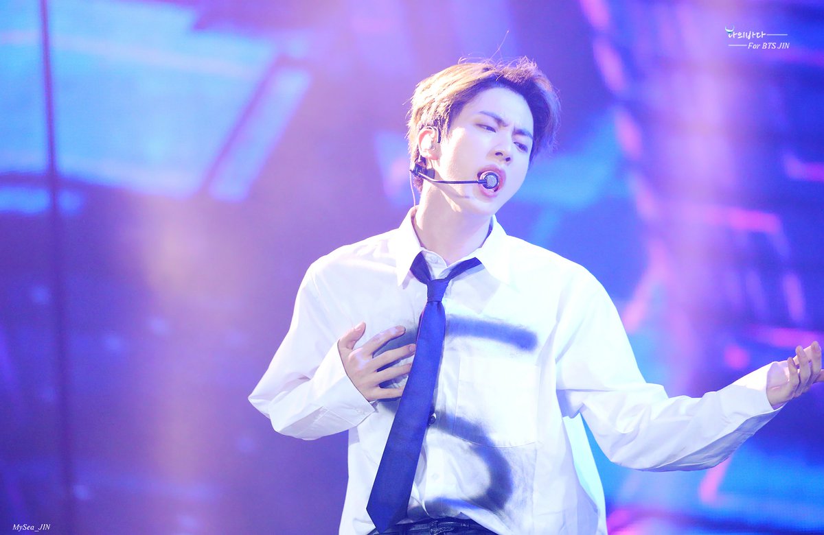 OK I CANT RESIST BI/TCH HE LOOKS SO GOOD JUST LOOK AT HIM
