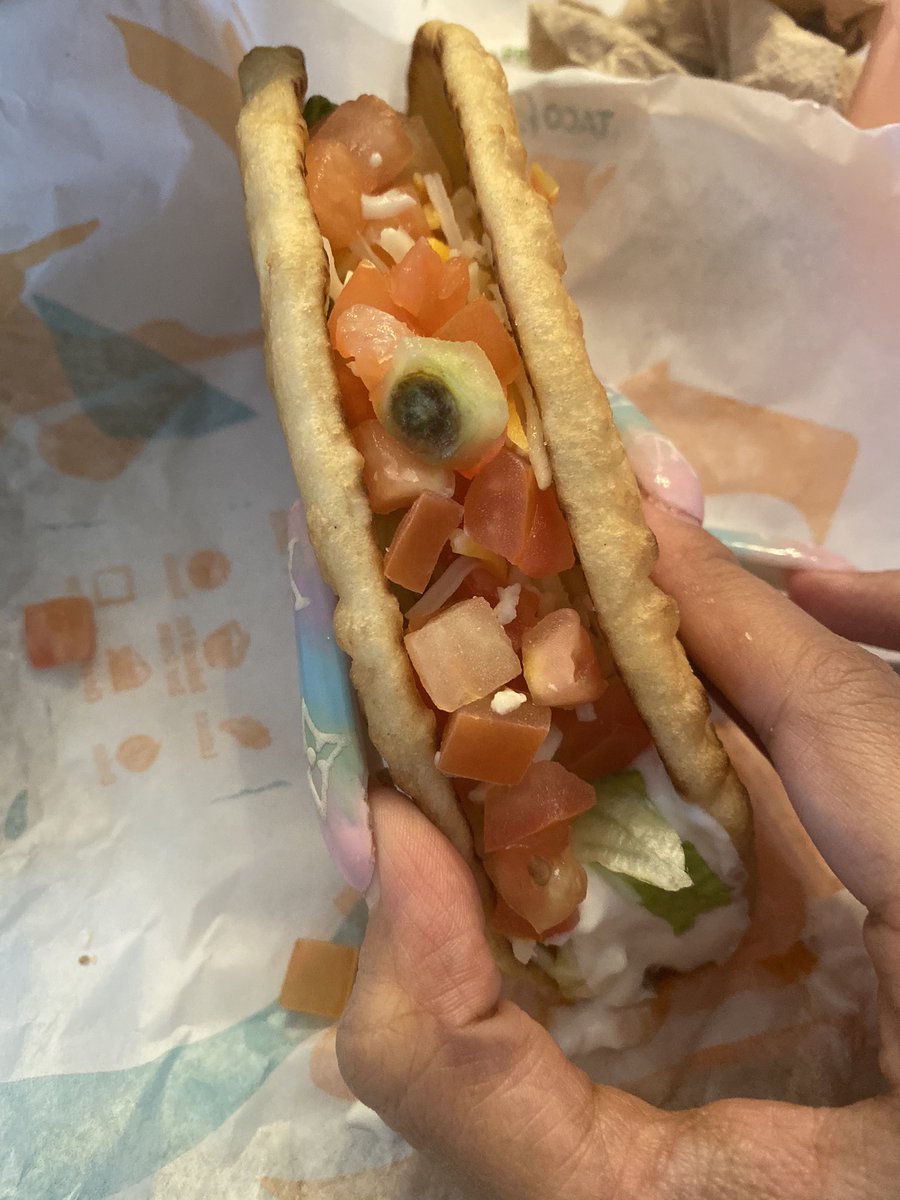 iamcardib's tweet image. Taco Bell why ya put the tomato ass on my chalupa ? This shit taste sooo good tho !