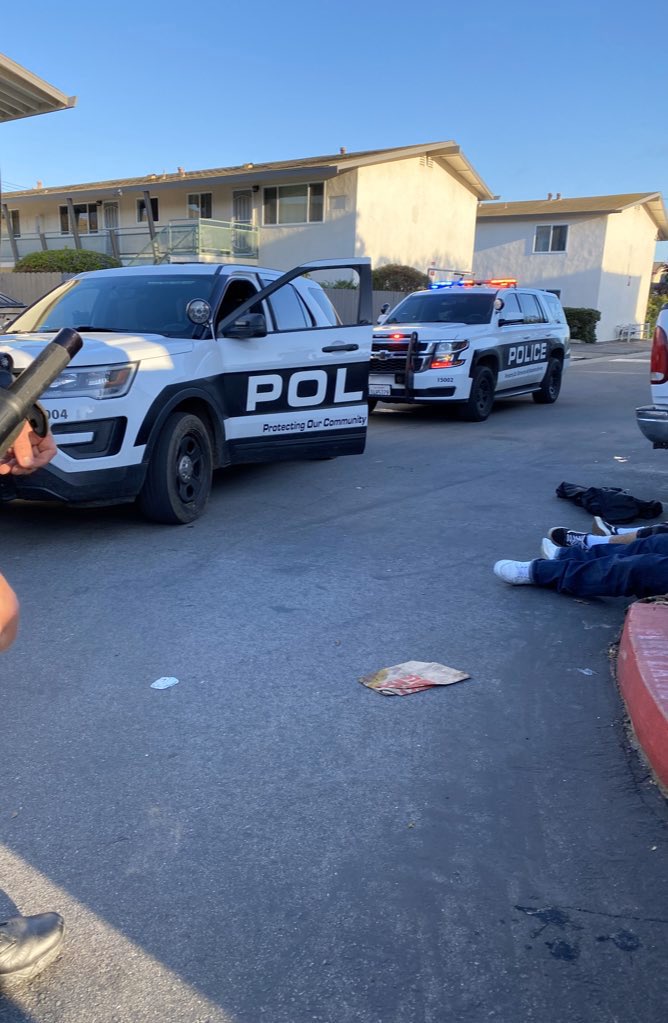 OxnardpoliceK9's tweet photo. K9 Rocky assisting @OxnardpoliceSEU with a search & arrest of multiple carjacking suspects in the 4500 Blk of Saviers Rd. #OxnardPDK9 https://t.co/tq0b46j1u3