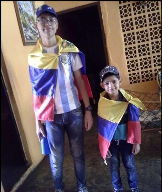 alexagomez2000's tweet photo. Ellos son Héctor y Víctor. Ambos con condición de Asperger.Viven con sus abuelos en el Vigía.A Héctor,lo apoyamos con unos lentes hace poco.Sus abuelos no tienen recursos para sus alimentos ya que su padre se quedó sin empleo en Chile.Cualquier apoyo sería de gran ayuda. GRACIAS https://t.co/rTnmNjbFKs