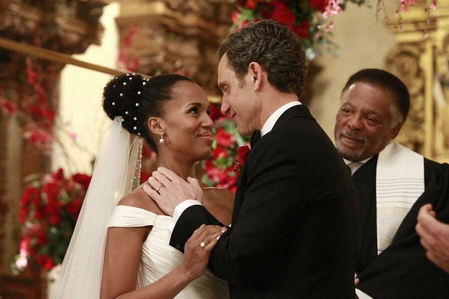Luciana_Miranda's tweet photo. Eu era o próprio padre assistindo esse epi 😍🤧 #Scandal100 https://t.co/fTdDahGZGO