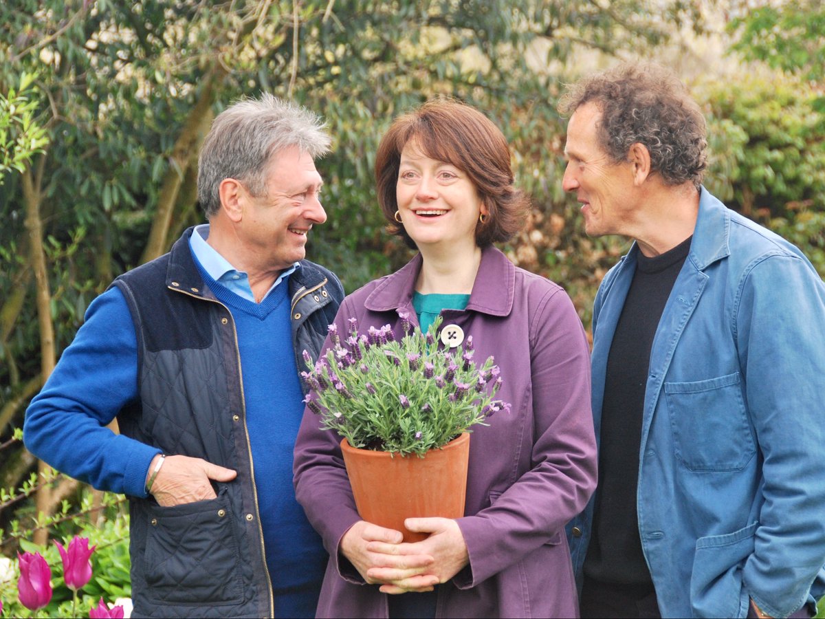 lucyhall_GW's tweet photo. 3 years ago today: @GWmag shoot with @TheMontyDon and #AlanTitchmarsh to mark 50yrs of @GWandShows on TV. Run-up was nerve-wracking but on the day we had a blast - you can tell! Happy days. Watch when Monty met Alan on video
https://t.co/CnyYWgb54P
 #gardenersworld @jasonphotos https://t.co/7Ox2kGBUia