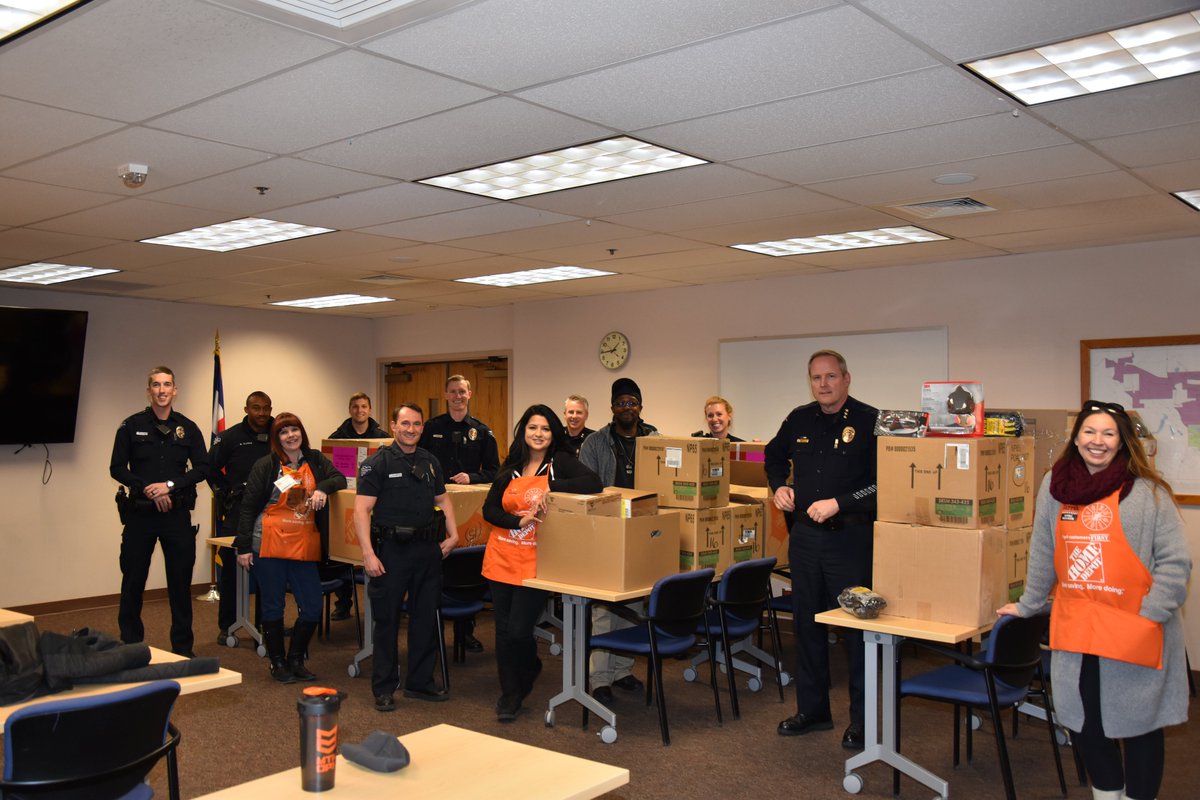 ArvadaPolice's tweet photo. #WecandothisArvada!
On April 2, our local The.Home.Depot, Store1502, donated gloves, masks, protective suits and other protective gear that is helping us maintain our supplies. Amazing! Thank you! https://t.co/SjNy1mQSun