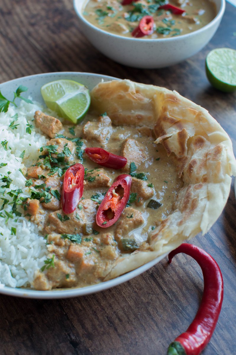 Komal_Lalwani's tweet photo. Swahili coconut chicken curry and homemade, flakey parathas - inspired by my trip to Zanzibar. <3
Check it out: https://t.co/OP4lZUVlU1
#kayskitchen #yum https://t.co/9N1zk2V3NN