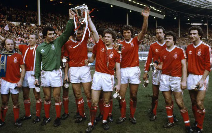 2) Era 1978 y el recién ascendido Nottingham Forest lograba lo imposible. Con una racha de 40 partidos invicto, conquistaba el campeonato inglés, le arrebataba el título al Liverpool (vigente campeón) y ganaba su tiquete a la próxima Copa de Europa. La hazaña apenas comenzaba.
