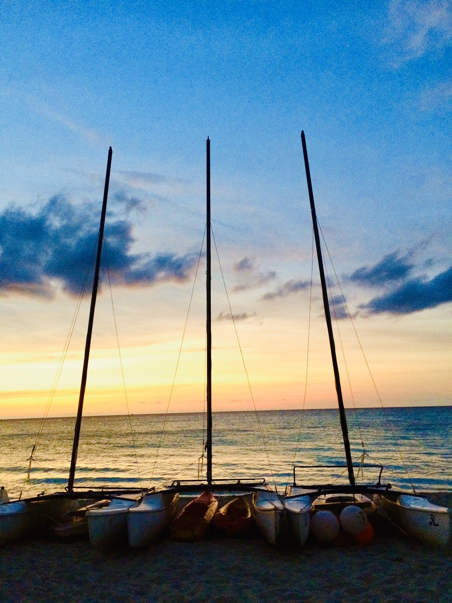 TheNomadelle's tweet photo. Varadero was recently rated as one of the world’s best beaches by the Traveler’s Choice Awards. It is very safe for solo travelers and I cannot wait to go back! 🤩 ☀️🌴🏖
#Nomadelle #Travel #DigitalNomad #aYearOff #GapYear #TravelTips #Traveling #TravelBlog #Cuba #varadero https://t.co/2l9pRykFz5