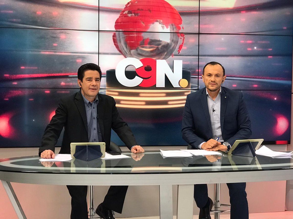 C9NParaguay's tweet photo. 🔴#AHORA | ¡En este lunes fresco, acompáña a @silviocuevas10 y @AnibalEspinola1 en #C9NCentral para darte lo mejor en noticias! 📺
Hasta las 20:00hs!👇🏻 ¡Miranos en vivo! 📱#SNTPlay 🔗 https://t.co/k5AXD6cMGE https://t.co/OY2weEA1H7