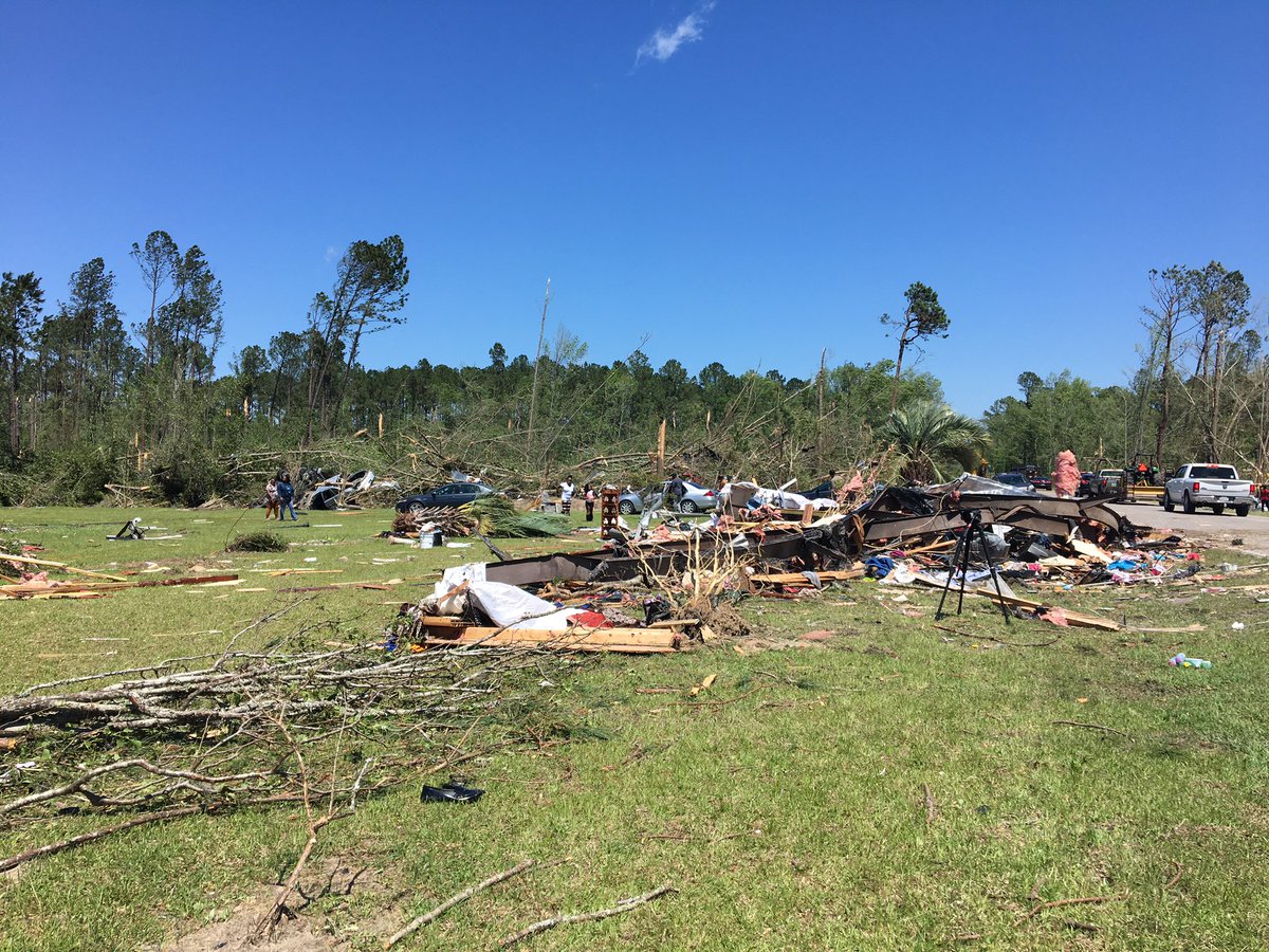 KatieWTGS's tweet photo. 5 people were killed in a tornado that ripped through Hampton County early this morning. Here are a few pictures of the aftermath, but it doesn’t even scrape the tip of the iceberg. My heart breaks for the families who lost everything in an instant. https://t.co/CifJrT68rj