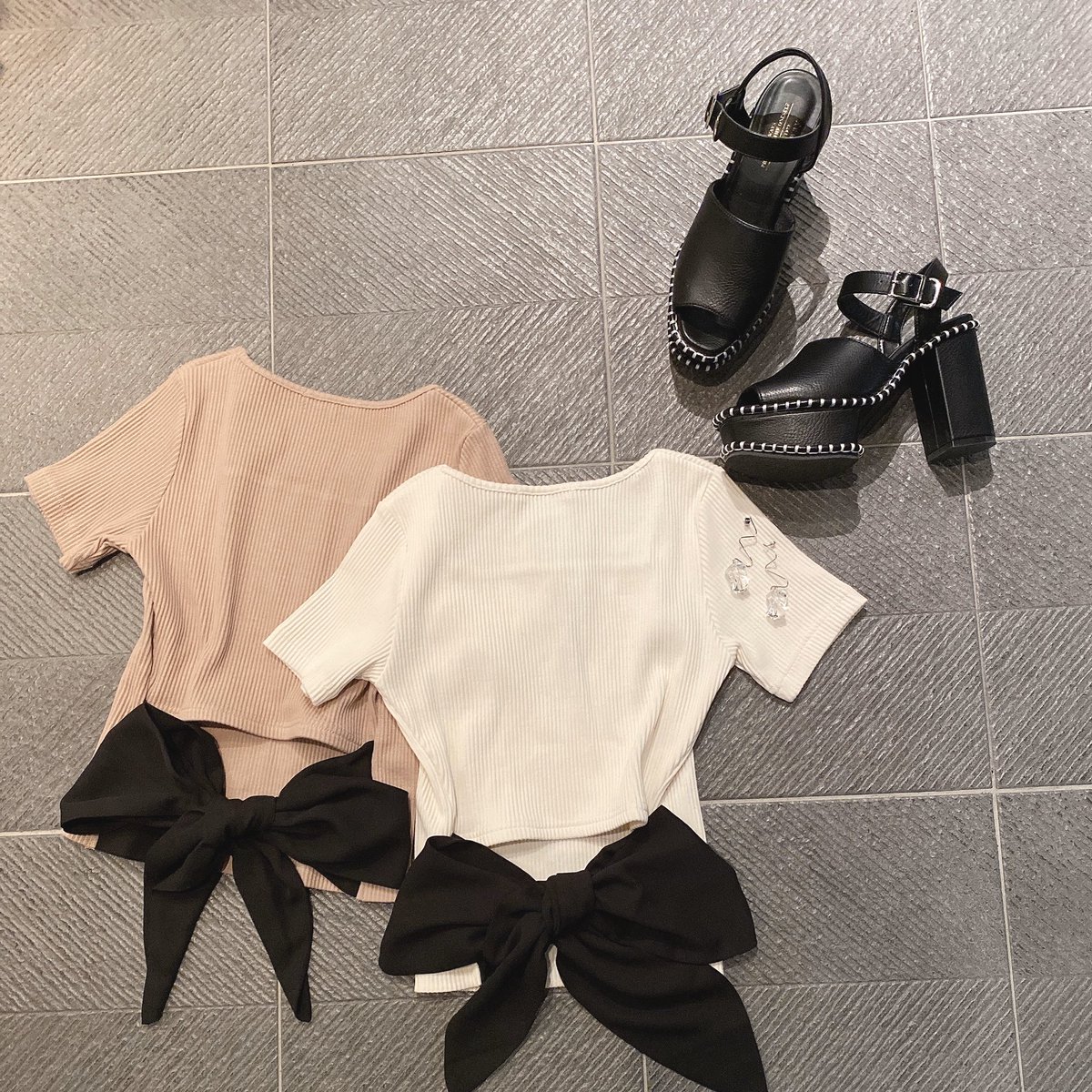 One Way Hit Item バックリボントップス 2 990 Tax Wht Beg Blk Blue 後ろ姿が可愛いトップスは どんなボトムとも相性バツグン 今季のワードロープに欠かせない1枚 おうち時間 Oneway T Co 3ztq2z26jg T Co 3awj8ykede