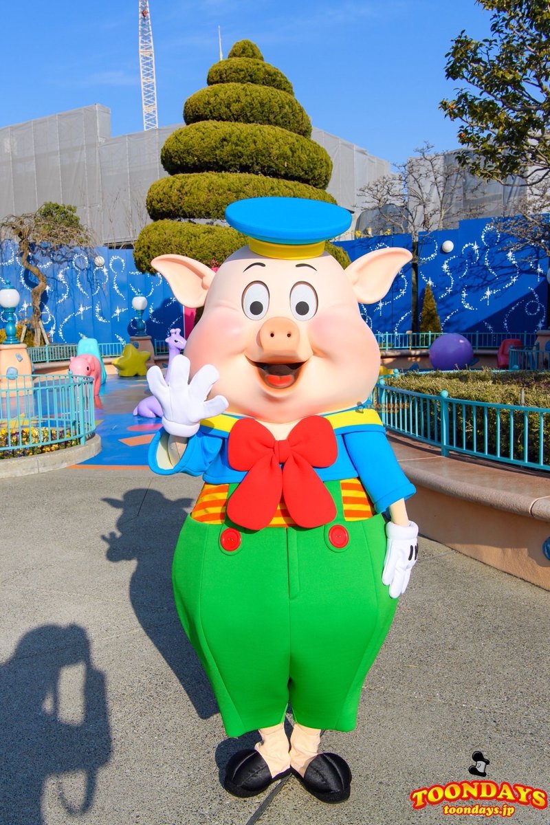 Toondays トゥーンデイズ トゥーンタウンで会えるファイファー フィドラー プラクティカル 見た目がすごく似ている3匹 高い帽子を被ったファイファー 低めの帽子を被ったフィドラー 怒った顔のプラクティカルです