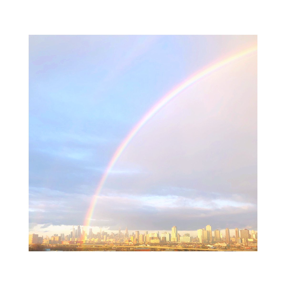Rainbow over Manhattan. Pray for this great city🙏🏻👮‍♀️👮🏻👷🏻‍♀️👷‍♂️🧑🏽‍⚕️👨🏾‍⚕️👩🏻‍🍳🧑🏾‍🍳👨‍🔧👩🏻‍🔬👨🏿‍💼