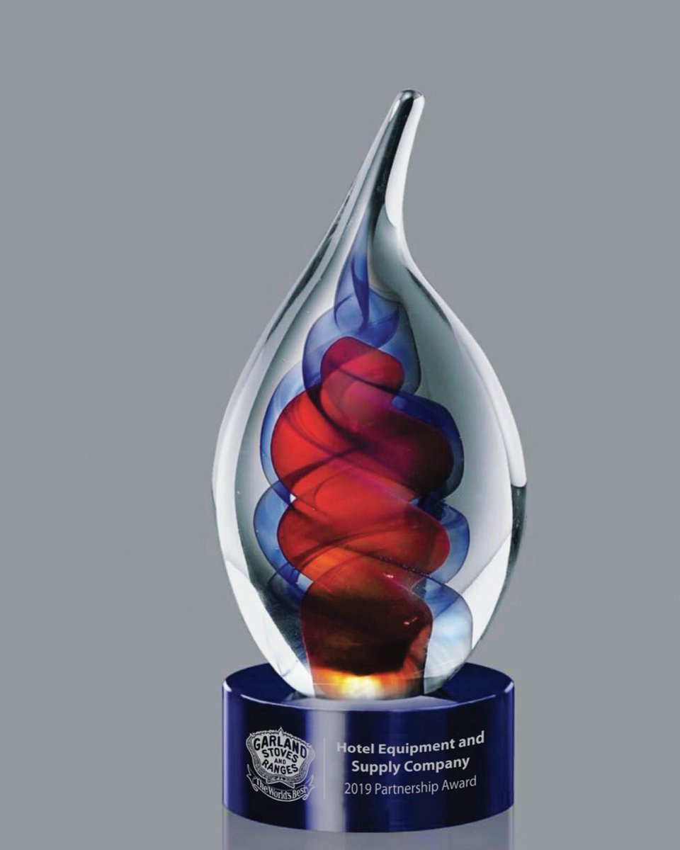 Hesco_Edm's tweet photo. A HUGE thank you goes out to @welbiltcanada @the_garland_canada for the partnership 2019 award! We are honoured recipients and look forward to much more success in the future🎉🤝 #foodservice #leaders #partnership https://t.co/dWkVB1EKJk
