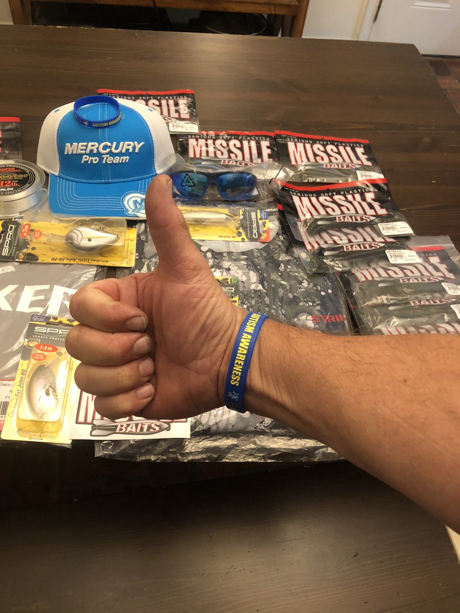 basscatlildave's tweet photo. I received an awesome prize pack from @johncrewsbass and @MISSILE_BAITS for the #anglersforautism contest. @MercuryMarine @sprofishing @BassCatBoats https://t.co/tWPenMm7QM
