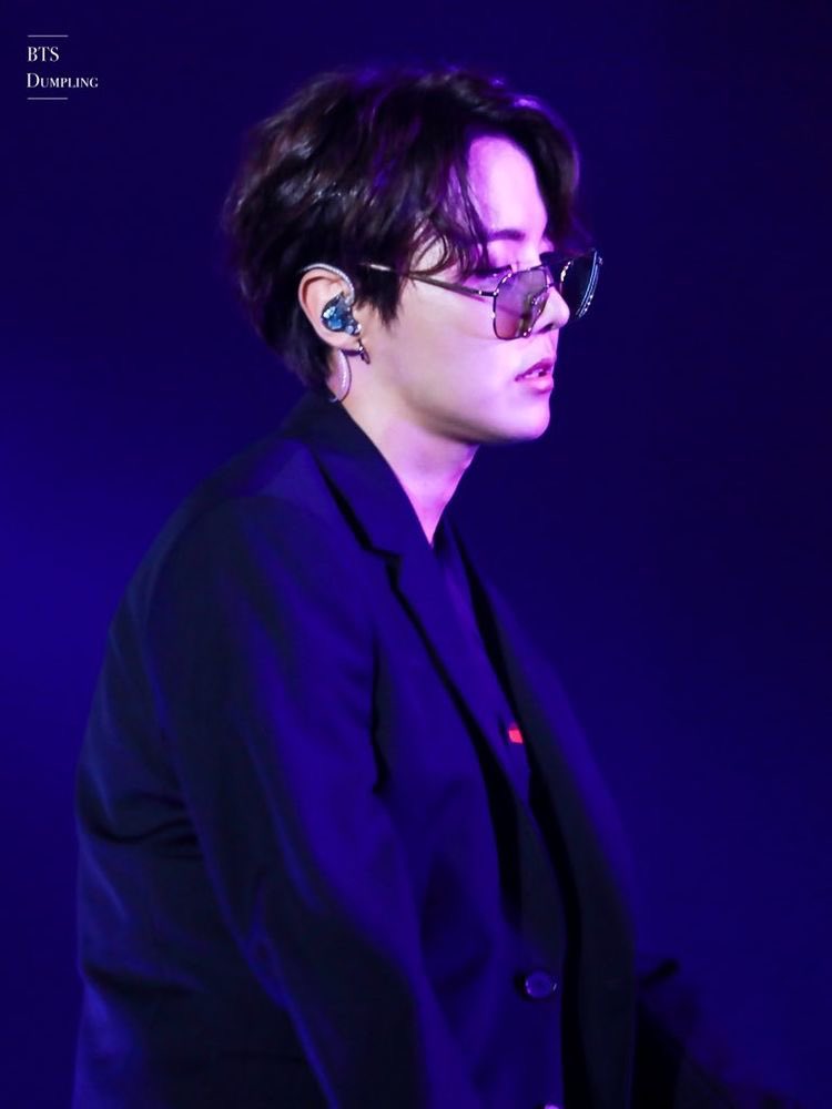 Hoseok wearing glasses: A very necessary thread