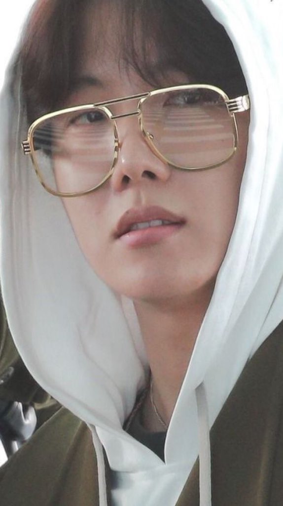 Hoseok wearing glasses: A very necessary thread