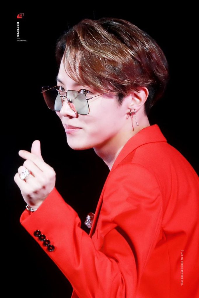 Hoseok wearing glasses: A very necessary thread