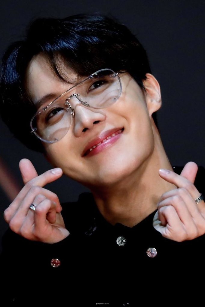 Hoseok wearing glasses: A very necessary thread