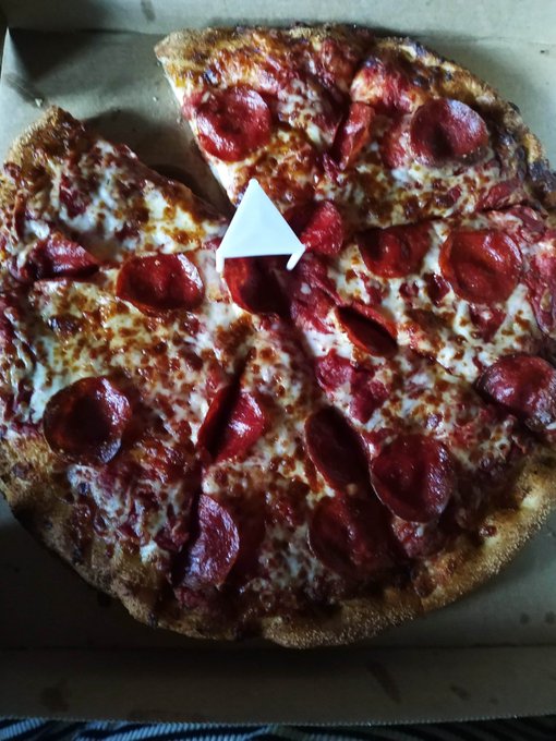 When your pizza dude obviously took more drugs than you. https://t.co/dhJuVUkZVy