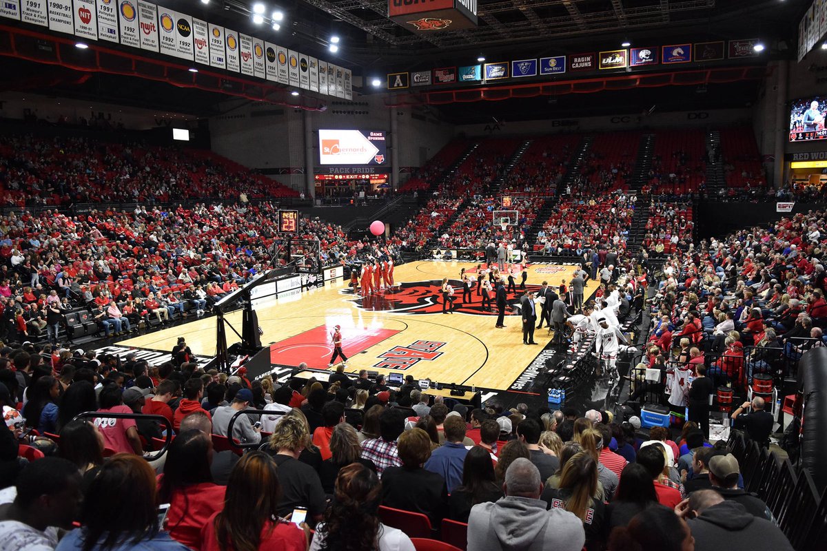 JawdyB's tweet photo. Above all, I want to thank God for this blessing! I also want to thank my family, coaches, and teammates for being so supportive. I’d like to thank Coach Daniel and the rest of the coaching staff for giving me the opportunity to play D1!! Excited for this next step! #WolvesUp🐺❤️ https://t.co/rlURdI52vm