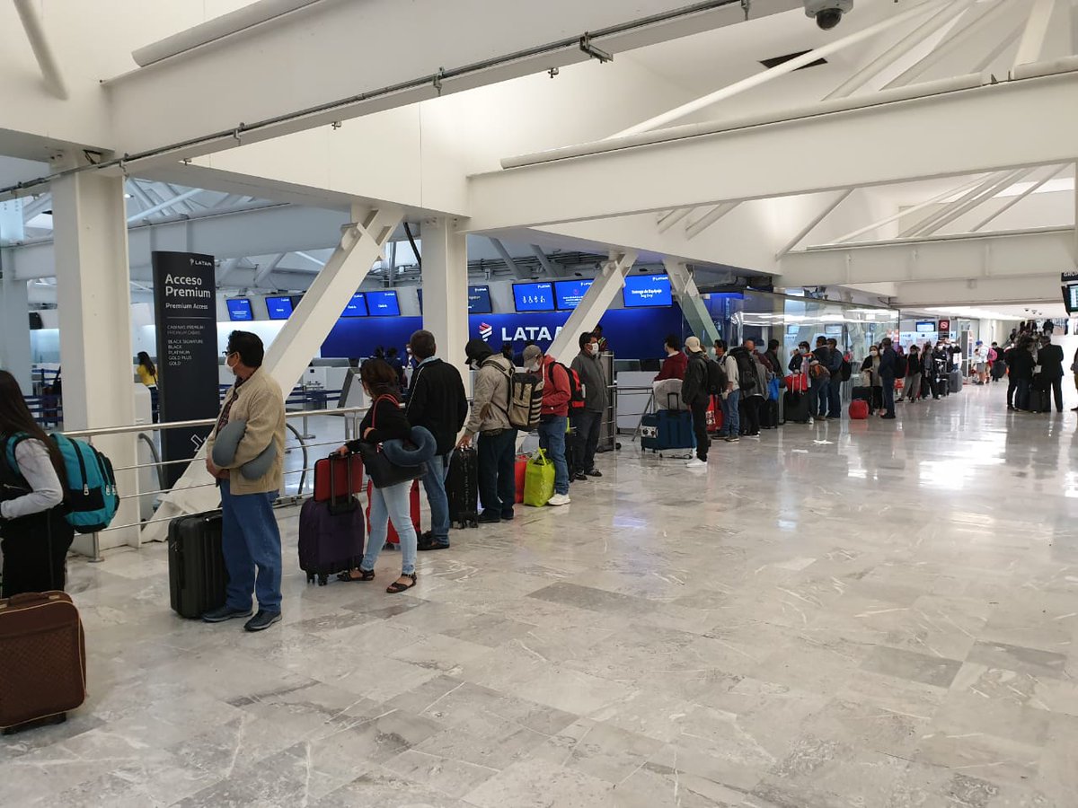 CancilleriaPeru's tweet photo. #DeVueltaACasa | 190 compatriotas fueron repatriados desde Ciudad de México gracias al esfuerzo desplegado por @CancilleriaPeru y nuestra Embajada y Consulado en México con las seguridades sanitarias y cuarentena correspondiente.
#EstamosJuntosEnEsto https://t.co/WGgyCMh5mw