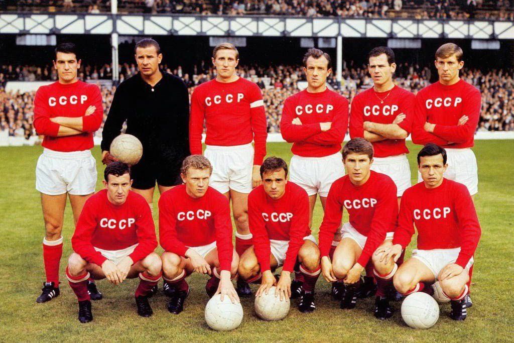 Esse jogo contribuiu e muito para que o futebol se tornasse mais popular ainda.Sobre a Seleção Soviética (criada em 1911), ela também foi usada, mas para um fim bem específico: se relacionar com seus aliados políticos.