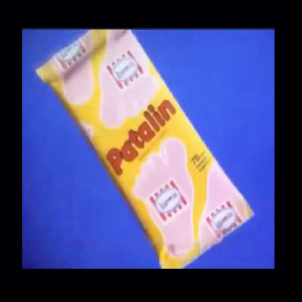 retropedia_ar's tweet photo. #Patalin El riquísimo #Helado de frutilla a la crema con forma de pie. Originalmente de #Laponia.
Tuvo un breve paso por #Noel (1991) y ya luego #Nestle lo incorporó a la marca lider #Frigor que lo relanzó nuevamente en su 40 aniversario
#RetropediaAr #80s #90s #ComidasYBebidas https://t.co/iYQ2QmCgNh