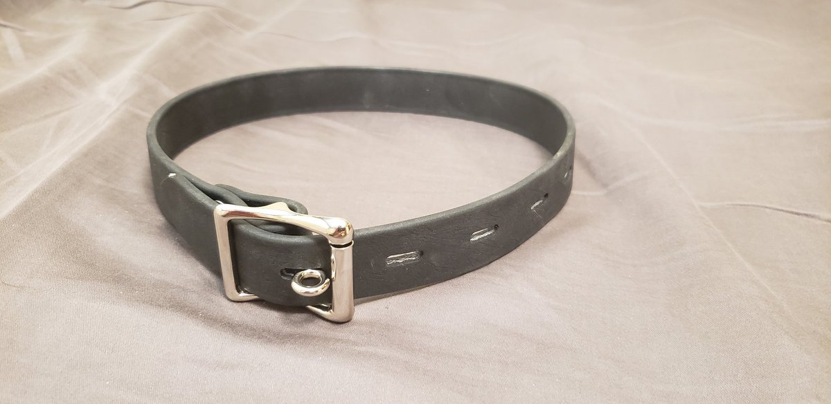 Today I'm featuring my collection of locking collars in this thread. Here is the collar that came with my hood from  @MaxCita. It's made of BioThane coated webbing. It is strong, lightweight, and is somewhat flexible. The steel buckle uses a normal padlock or a timer lock.