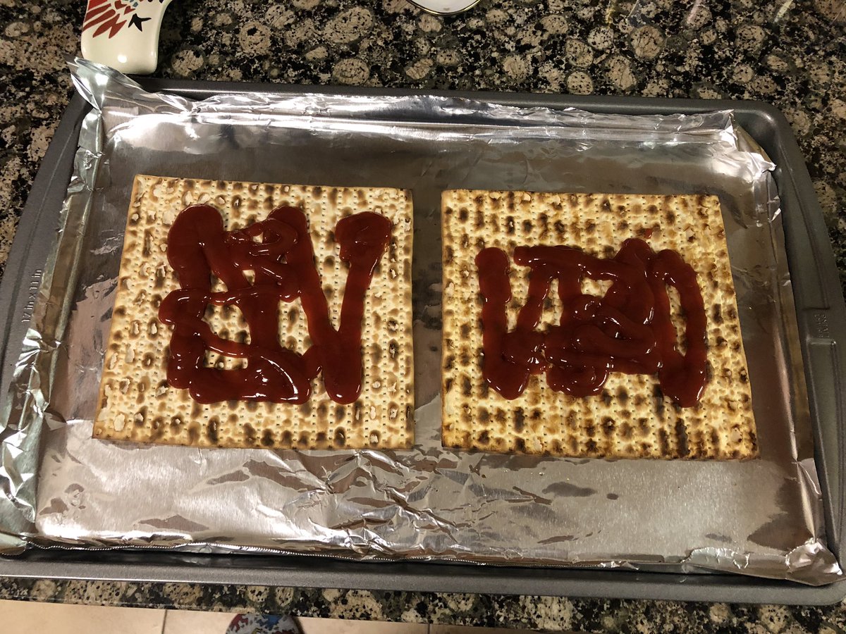 2. Put ketchup on the matzah and spread well that it’ll cover it fully.