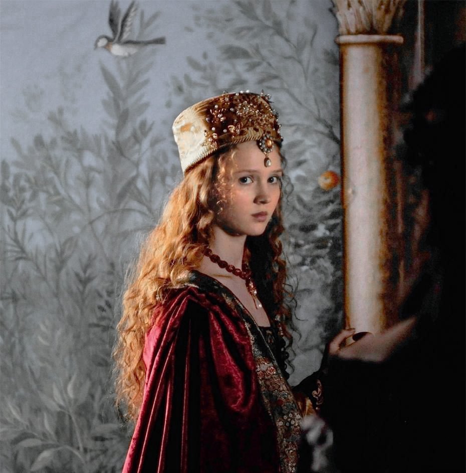 Isolda Dychauk\, image size:930x943