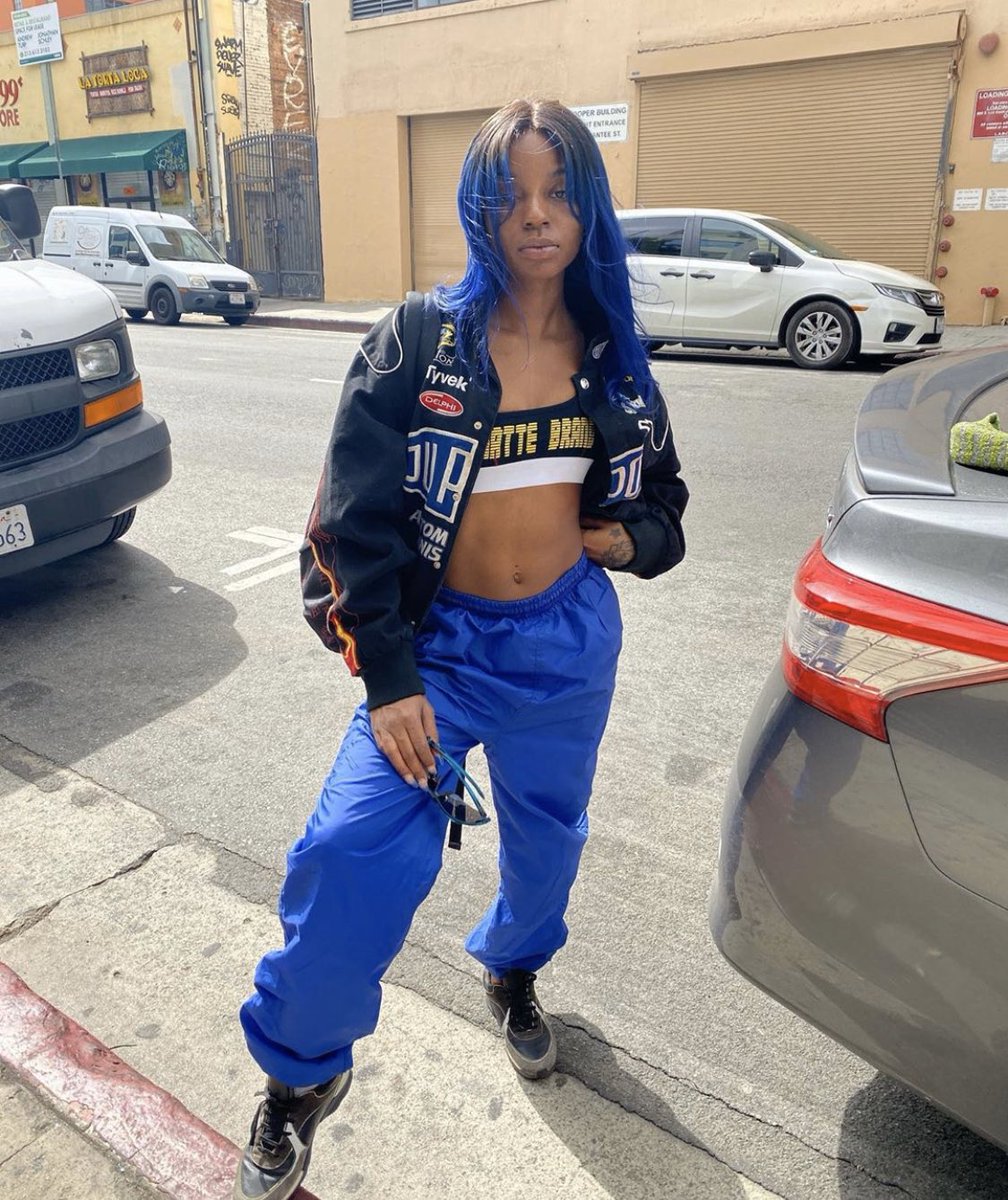 SHOPKK_'s tweet photo. “blue hundreds” 🥶 https://t.co/ndbWZZGBjk