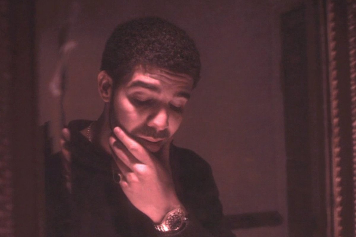 SmokeKryptonite's tweet photo. Nobody: 

Drake:  "she was a quaranteen queen when the pandemic just start/ now a woman/she onlyfans man's while isolatin' her heart..." https://t.co/5PK5n8Lfbc