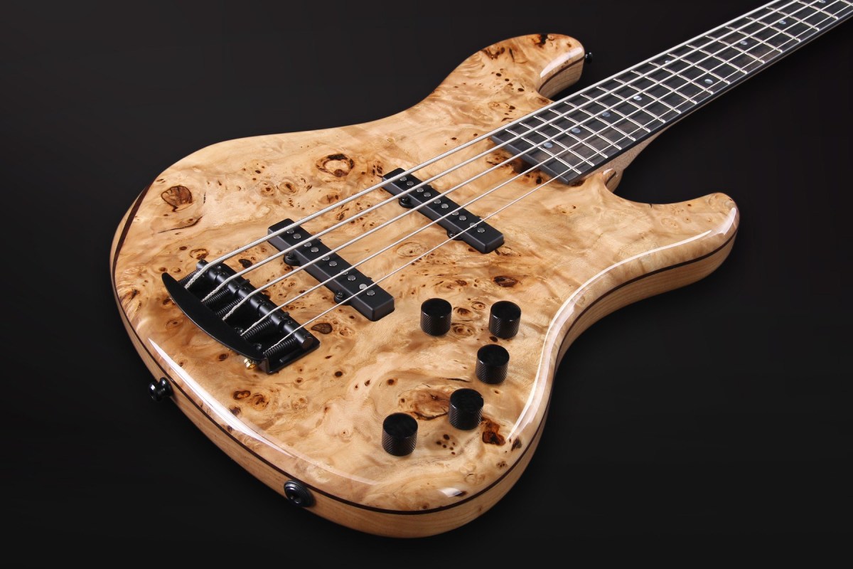 Bass of the Week: AV Basses AVJM5 dlvr.it/RTjx68