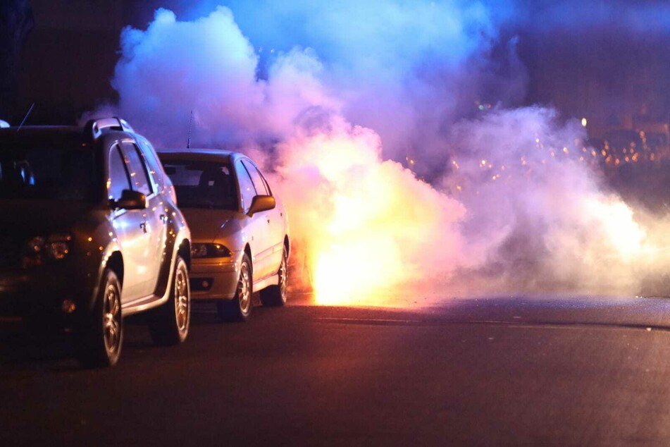 Connewitzbleib1's tweet photo. schöne Bilder von Auto von Eltern von #NoAfD Siegbert Droese. Wo wohnen diese Eltern? DM bitte! https://t.co/qm3HCXZIba