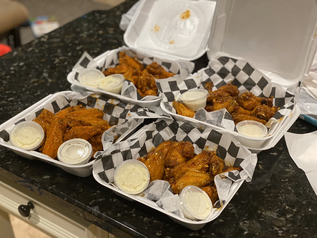 CoachCarthel's tweet photo. What’s the best thing about a Monday in Nacogdoches? It’s “Wing Night” down at @Maklemores!
And I would highly recommend an even 4 dozen to suppress the hunger! So please get out and #SupportLocalBusinesses, as we’re all in this together...👊
#NacPride #BeABigCoach https://t.co/bDGRijLmAO