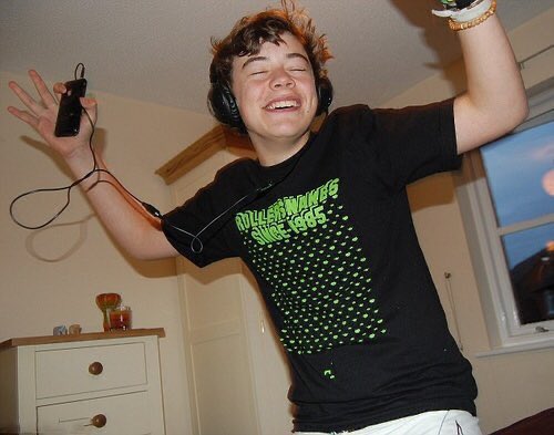 thehoran28's tweet photo. Toda música que toca da 1D

Eu: MINHA MUSICA! NINGUÉM ME TOCAAAAAA
#1DOnlineConcertStayAtHome https://t.co/89UPOXMcaO