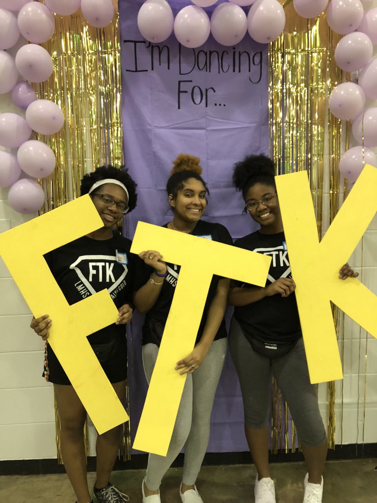 myaonfyah1's tweet photo. i really miss school activities with my besties :( #ForTheH #MaleMemoryMonday https://t.co/hJsBox2oB7