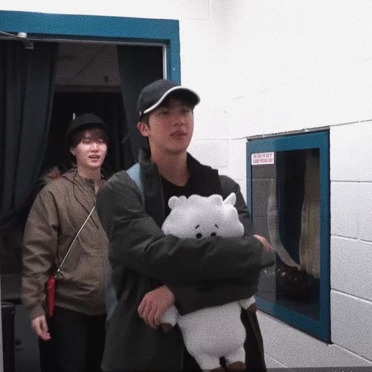 seokjin is the tiniest person on earth; a thread