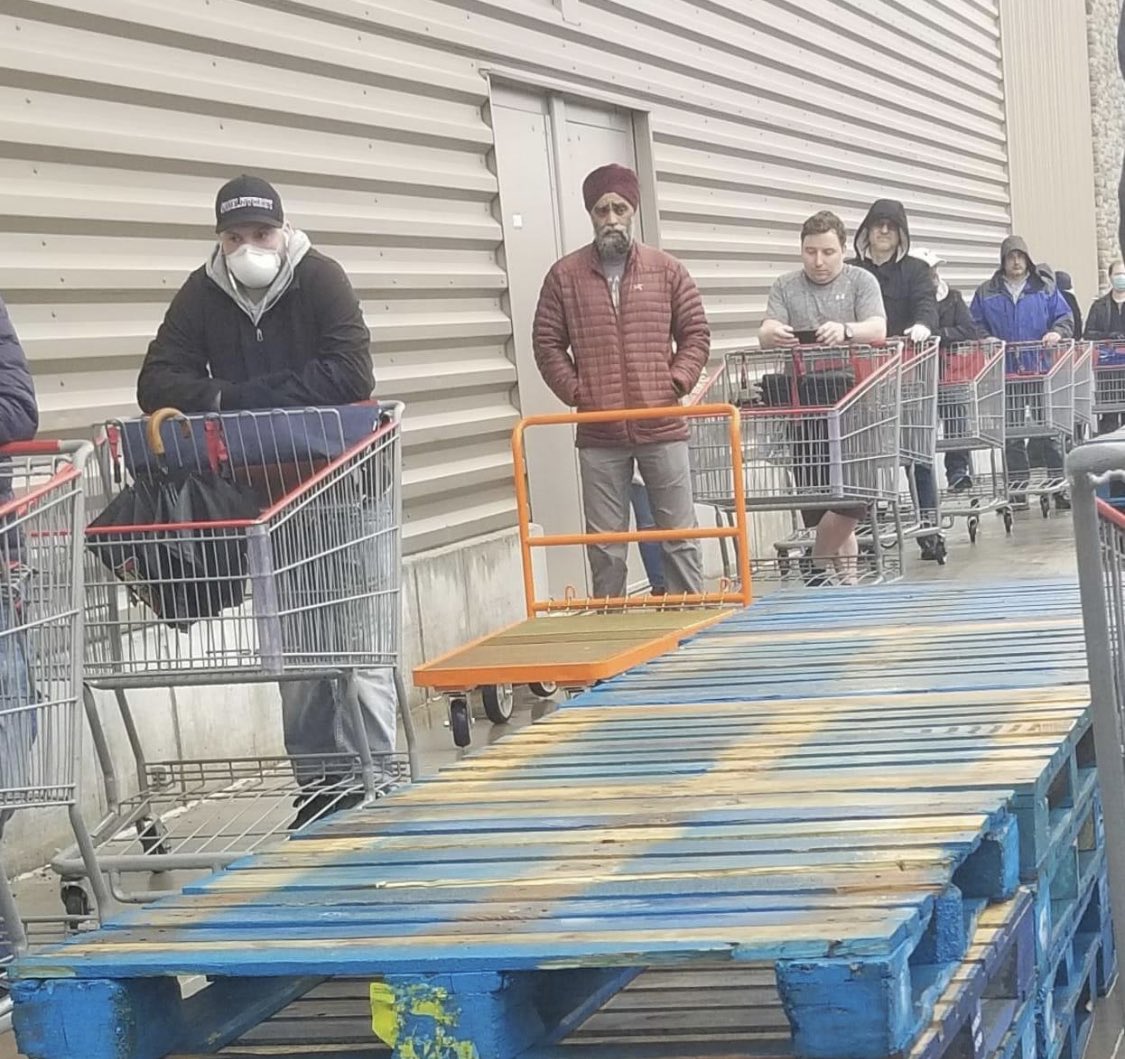 kinsellawarren's tweet photo. Canada’s defence minister waiting in line to get his groceries like everyone else? I like. https://t.co/bR3W1fUnOK