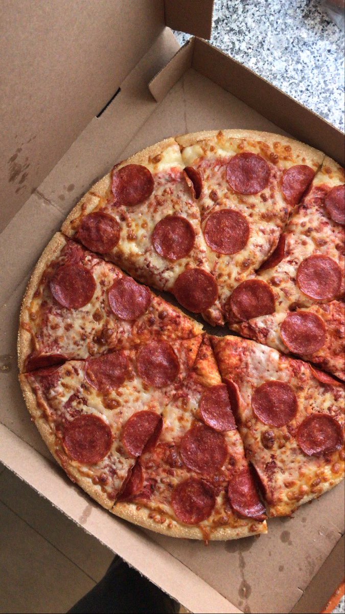 efecto_capital's tweet photo. ¡Feliz lunes!
Hoy disfrutamos de una deliciosa pizza para empezar la semana 😍✨ https://t.co/UlWFsWtysS