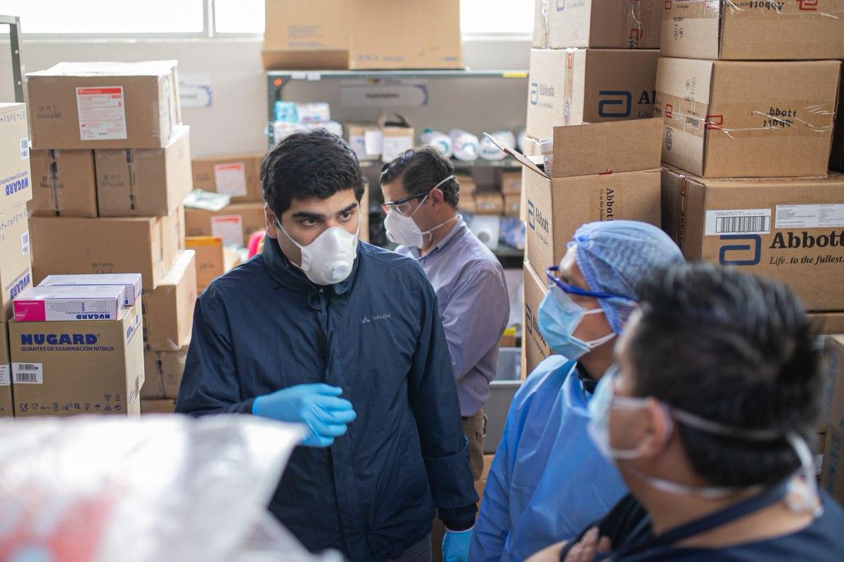 Vice_Ec's tweet photo. AZUAY | Hoy, en el hospital @HVCMOficial en Cuenca, el vicepresidente @ottosonnenh y @juanseroldan verificaron el equipamiento e implementos de bioseguridad con los que cuenta para atender la emergencia sanitaria y brindar atención integral.

#QuédateEnCasa
#ActivadosPorLaSalud https://t.co/1KzzvaHyi3